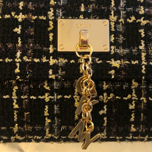 DKNY Cleo Clutch Black & Gold Tweed Gold Tone Chain & Logo Charm NWT - Picture 8 of 10